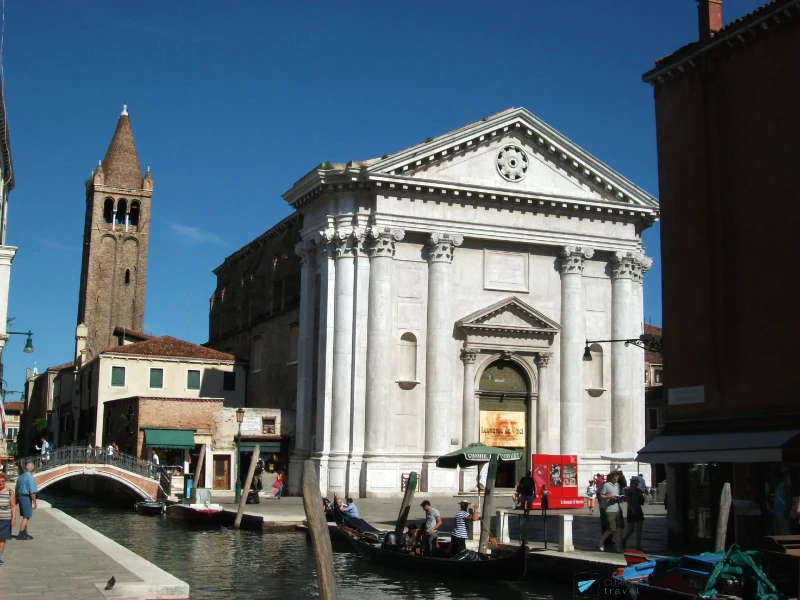 Iglesia de San Barnaba y puente de los Pugni Venecia Indiana Jones